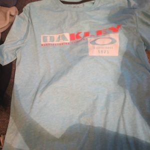 Oakley T-shirt medium for men